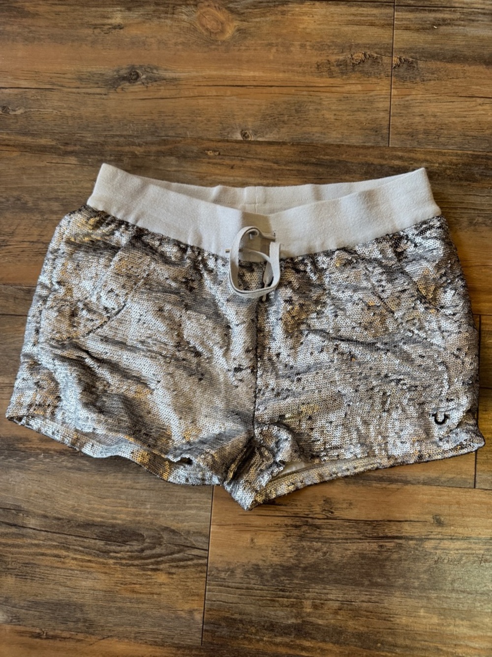 True Religion-NWOT-Medium-Sequin Metallic Silver Women’s Shorts